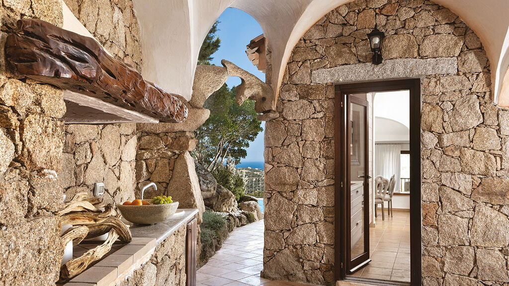 5 luxury villas in Costa Smeralda. Sea view