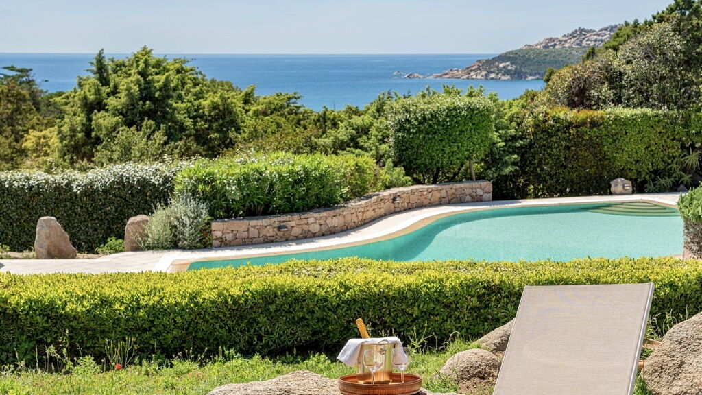 villas and holiday homes for rent in sardinia