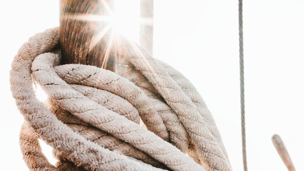 Vacanze in catamarano in Sardegna cima vela