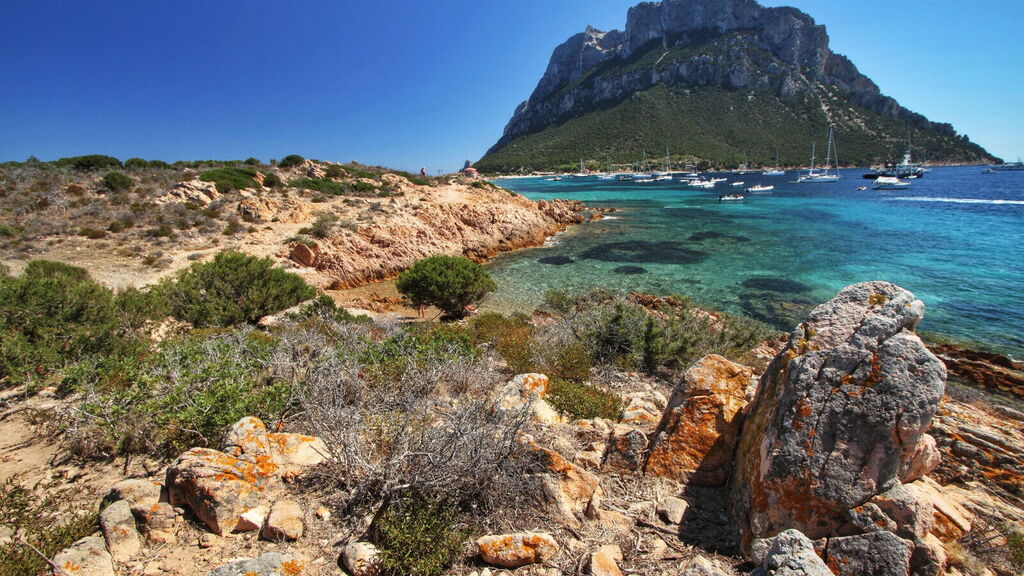 Isola di Tavolara: 5 cose da fare. rocce