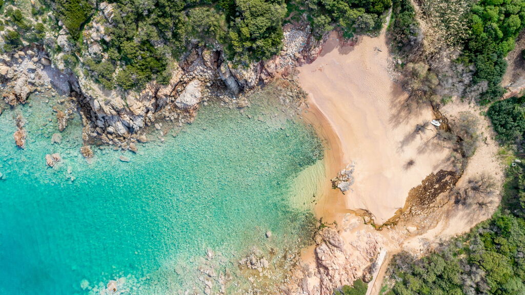Le 5 spiagge più belle della Sardegna Verde Smeraldo Le 5 spiagge più belle della Sardegna Verde Smeraldo