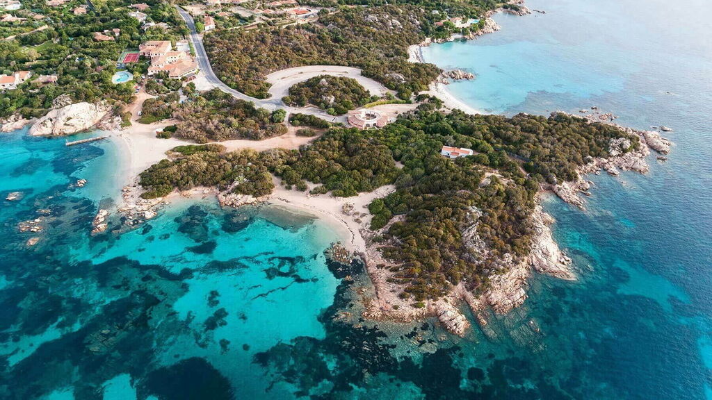 De Costa Smeralda de kust De Costa Smeralda de kust