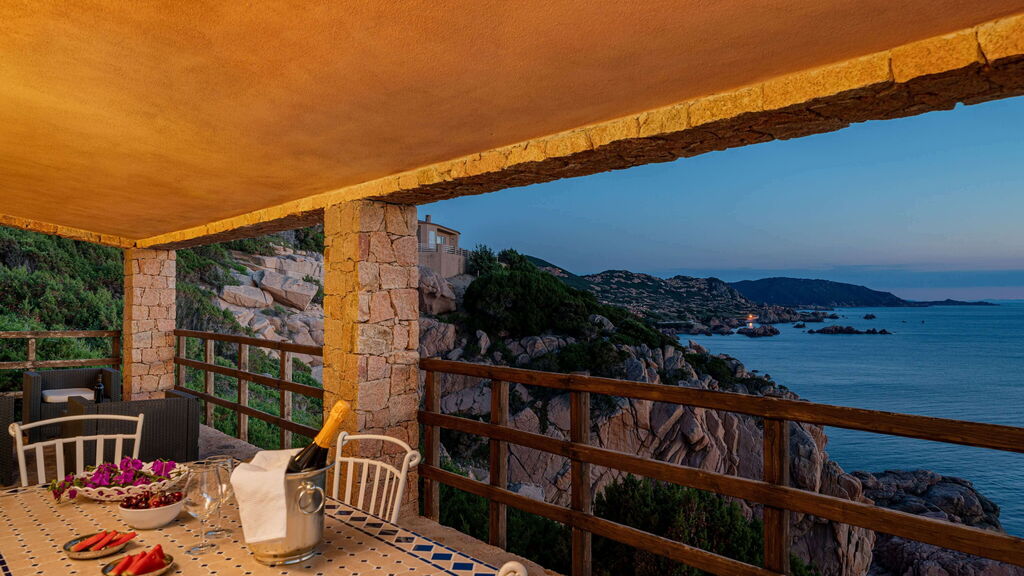 Die besten Reiseziele für Flitterwochen auf Sardinien. Villa