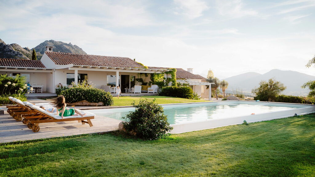 Mercato investimenti esteri in Italia. Piscina