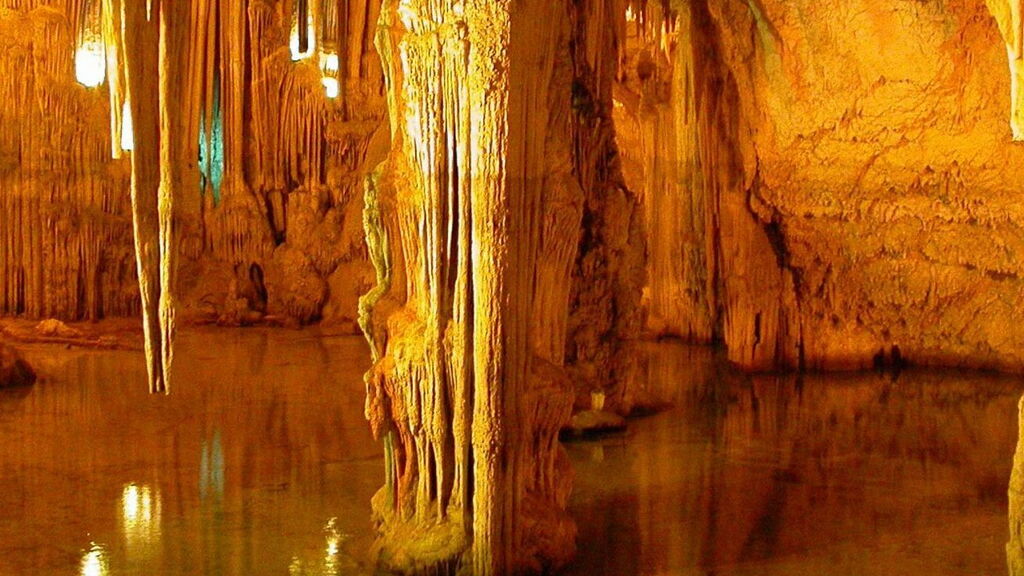 Höhlen und Grotten auf Sardinien Neptunhöhle Alghero Höhlen und Grotten auf Sardinien Neptunhöhle Alghero