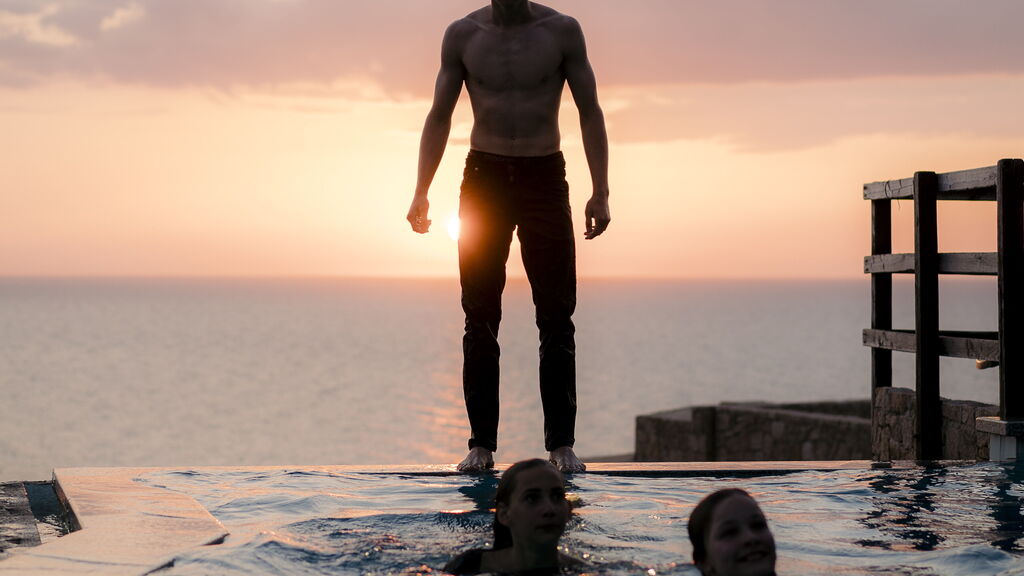 5 Villen Costa Paradiso Sonnenuntergang im Pool