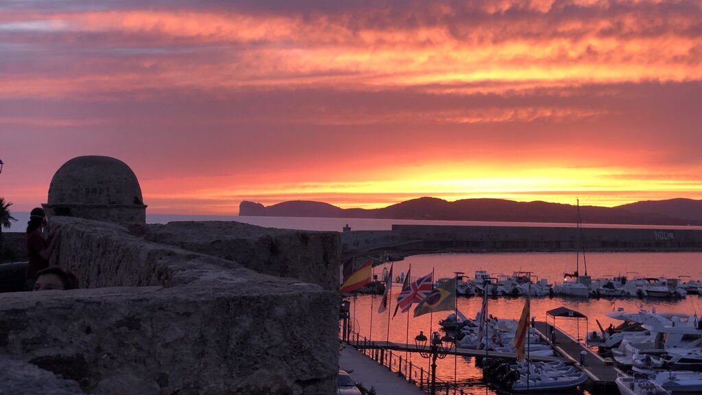 21 Tage Tour mit Nord Sardinien Villa mieten Sonnenuntergang in Alghero und Capo Caccia