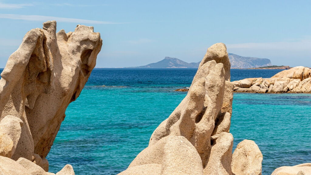 Cala Girgolu beach. Village