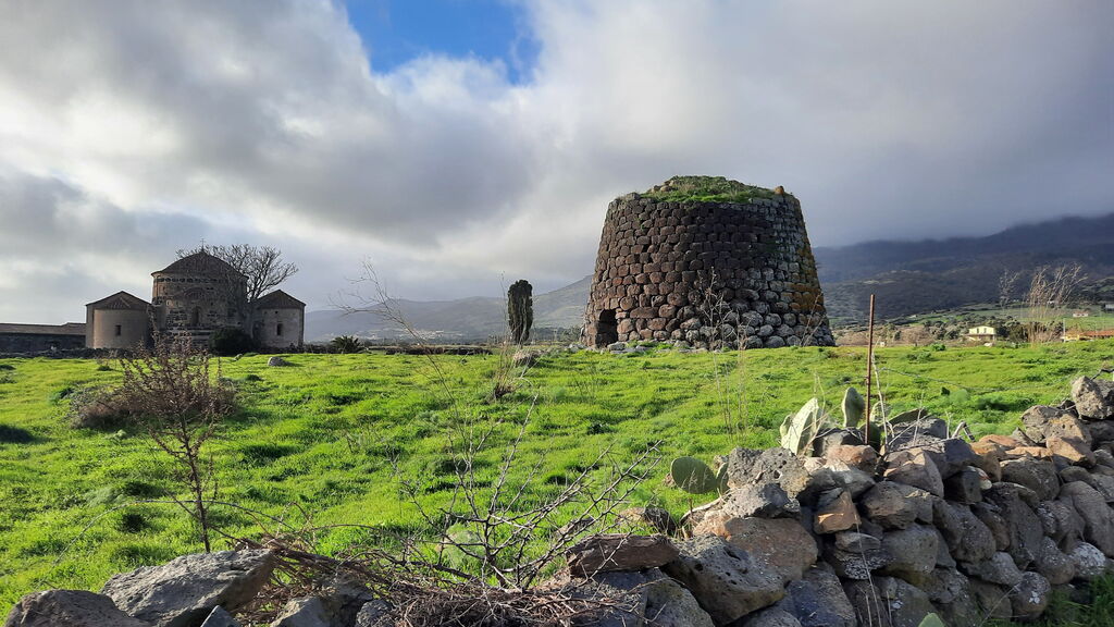 What to see in northern Sardinia. Nuraghe Santa Sabina