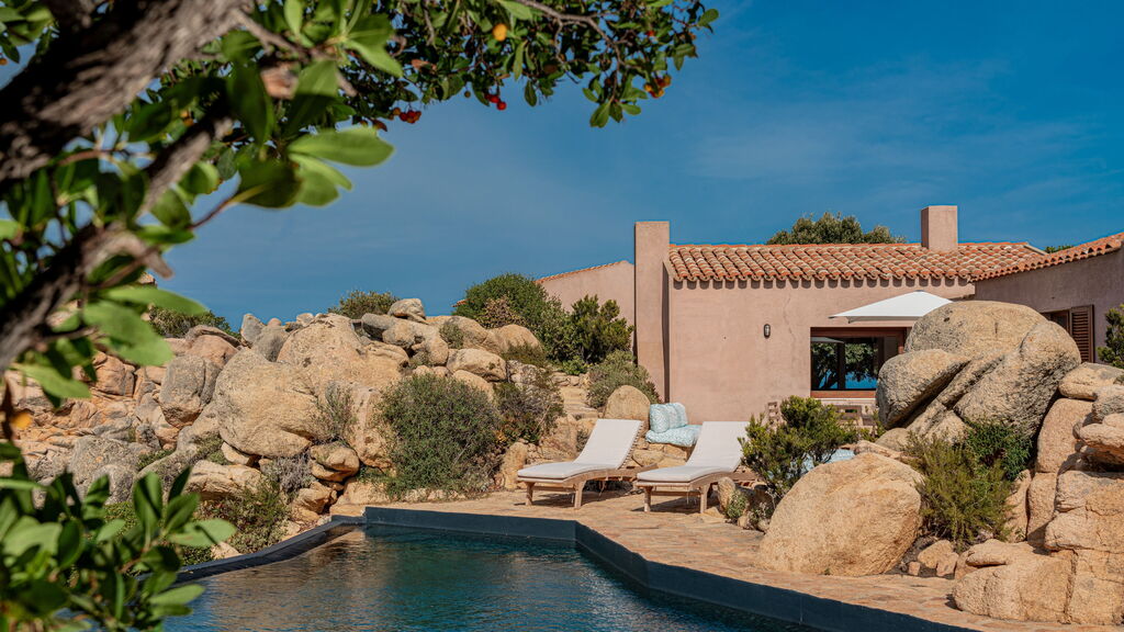 Houses Born from Stone: Alberto Ponis Architecture in Sardinia’s Costa Paradiso Houses Born from Stone: Alberto Ponis Architecture in Sardinia’s Costa Paradiso