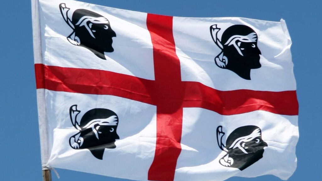 Inseln von Sardinien: der ultimative Reiseführer sardische Flagge Inseln von Sardinien: der ultimative Reiseführer sardische Flagge