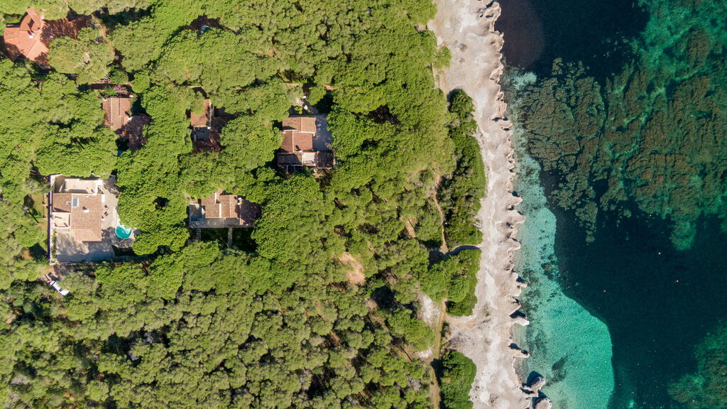 5 villas in Sardinia near the beach. Budoni