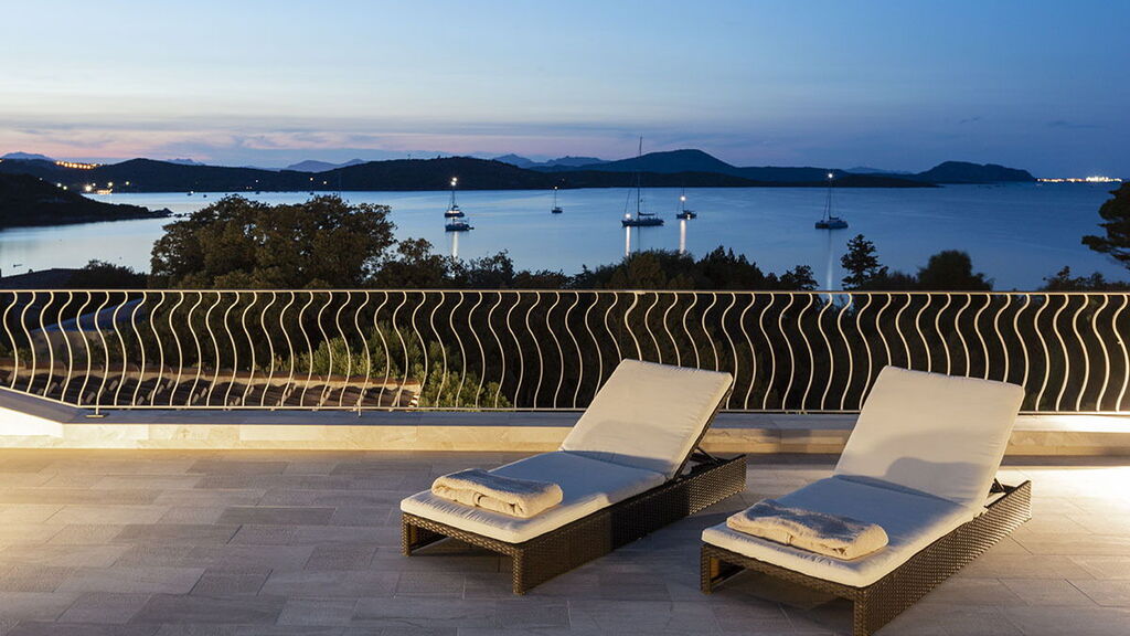 5 villas in Sardinia near the beach. Cala Girgolu