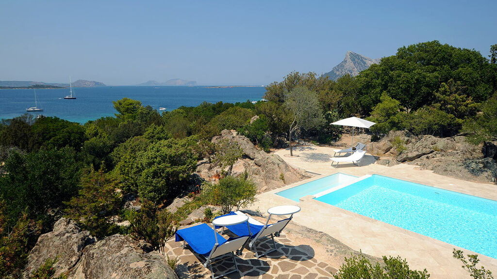 5 ville vicino alla spiaggia in Sardegna. Piscina