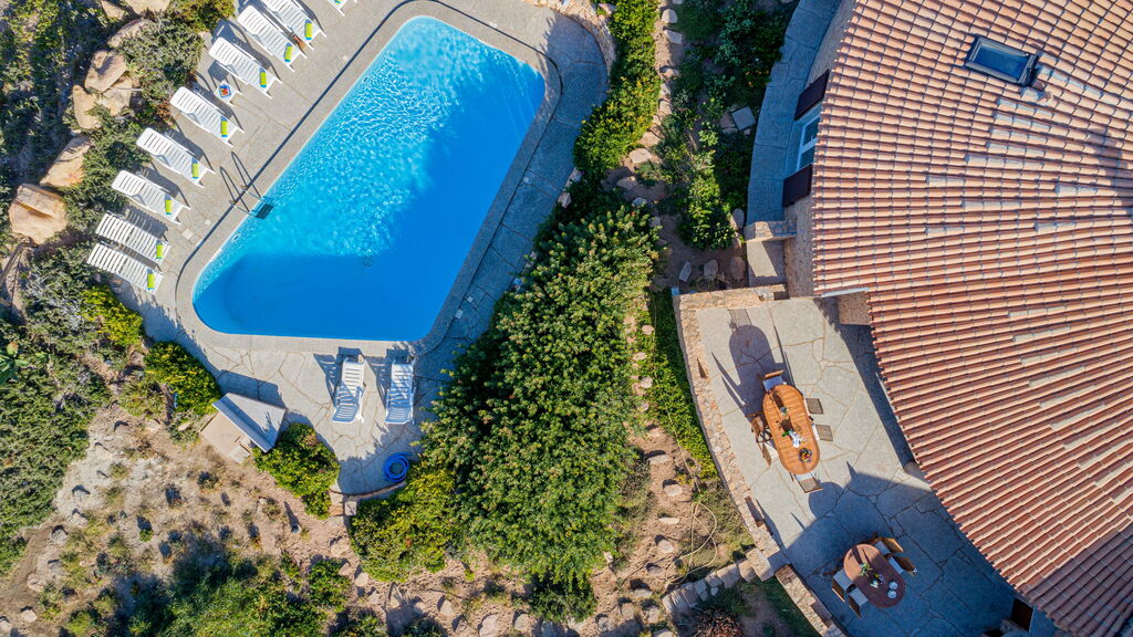 Le 5 spiagge più belle in Costa Paradiso. Villa con piscina