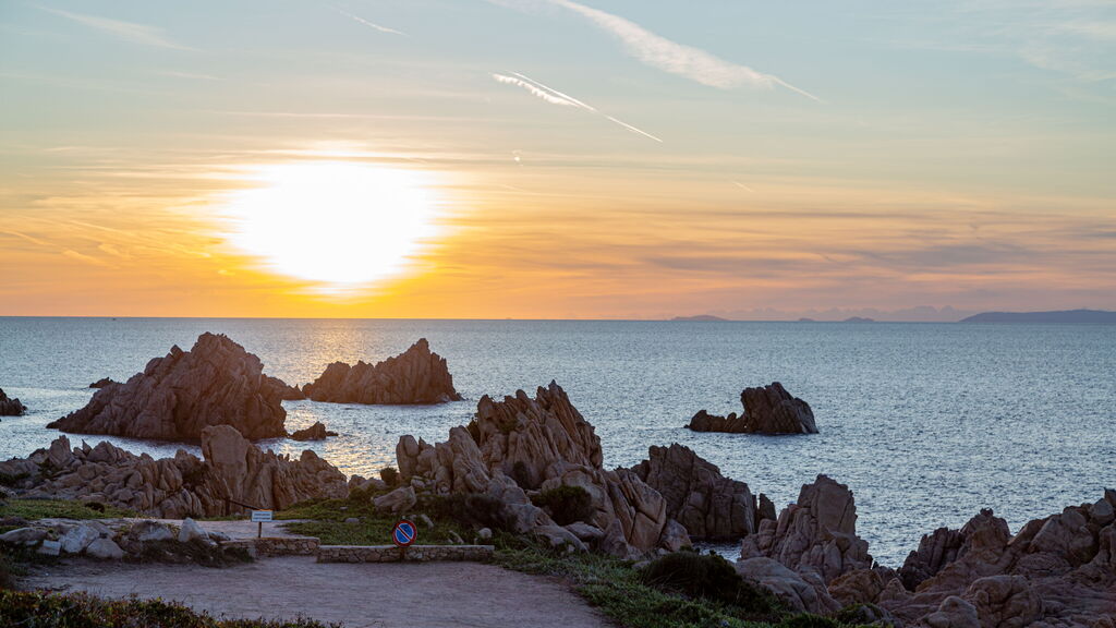 Die 5 besten Strände in Costa Paradiso. Sonnenuntergang