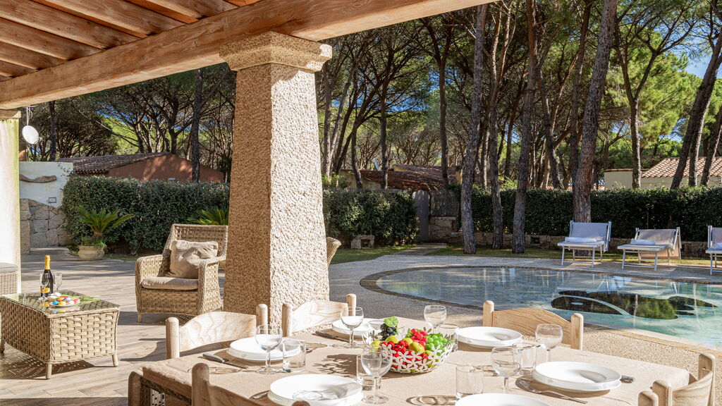 Affitti Brevi: Tassazione e Contratti. Piscina