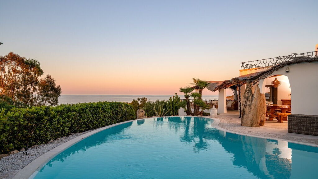 villa beachfront san teodoro