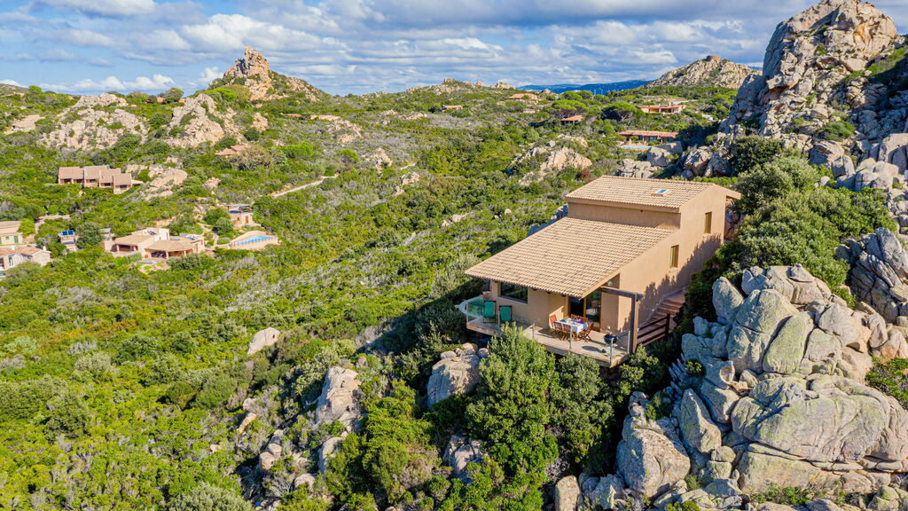 Abitare la Vacanza a Costa Paradiso. Villa