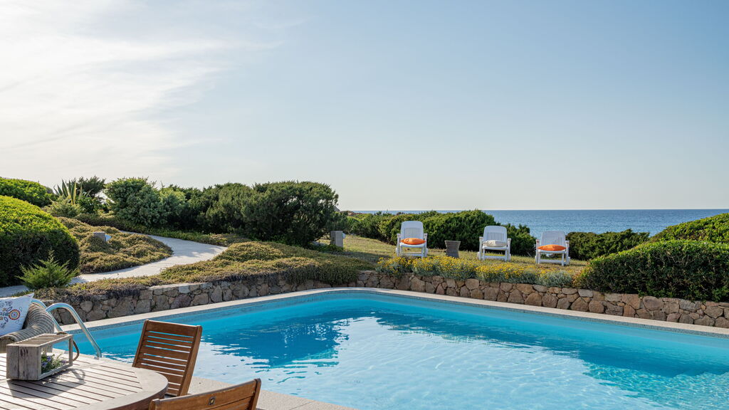 5 villas near the beach with a private pool