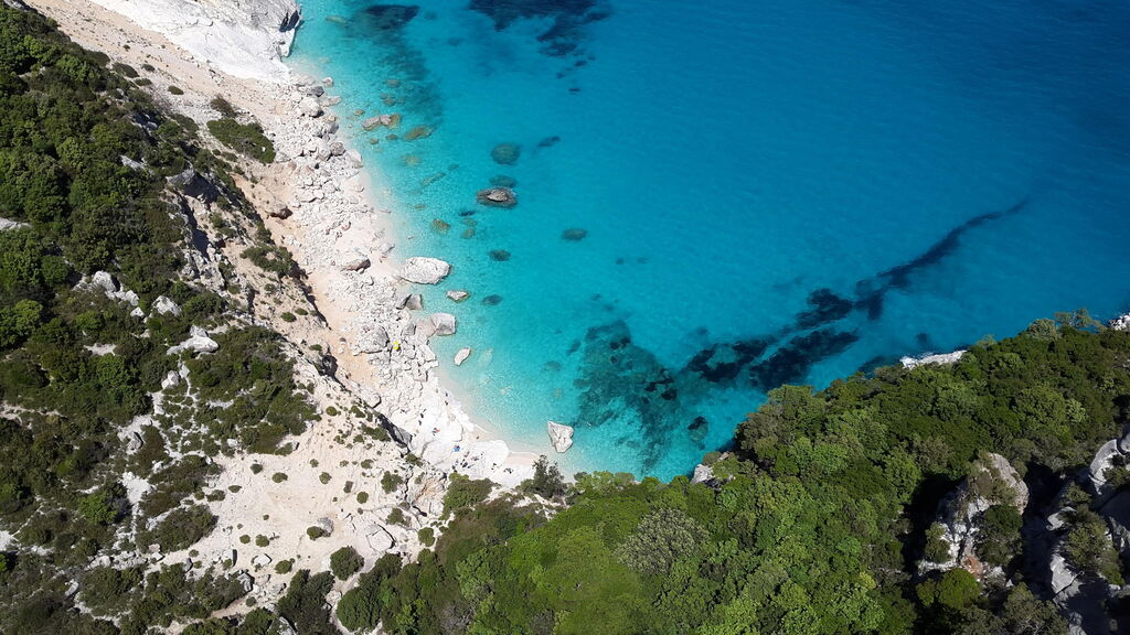 Wo kann man auf Sardinien zum Strand gehen? Blaues Meer