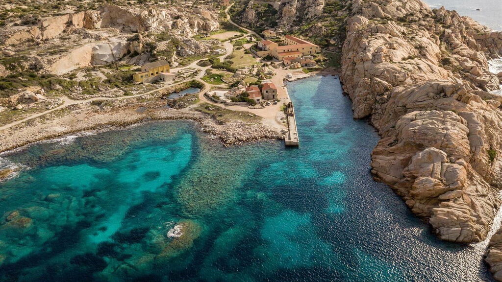 Sardinien: 5 Villen mit direktem Zugang zum Meer. Villa Carezza di Mare, La Maddalena