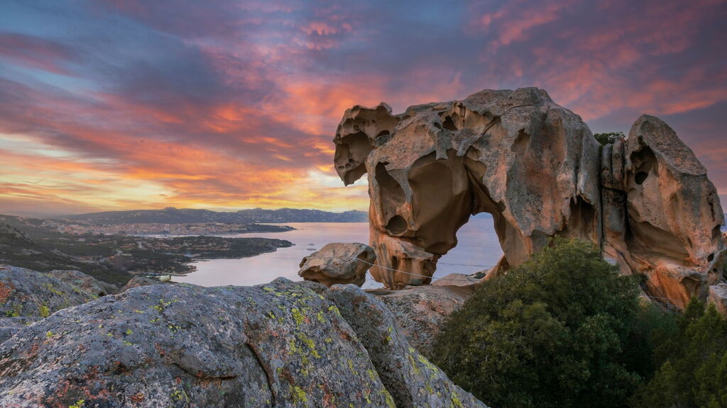 What to do in Palau Sardinia. Rock