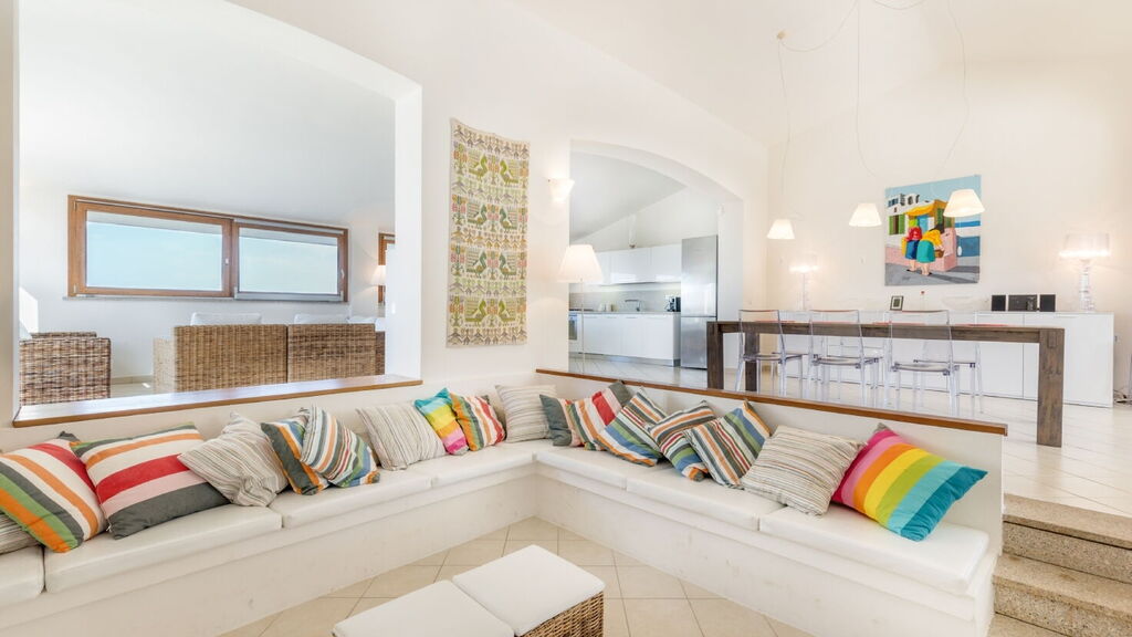 Isola Rossa in Sardinia: our guide. Villas