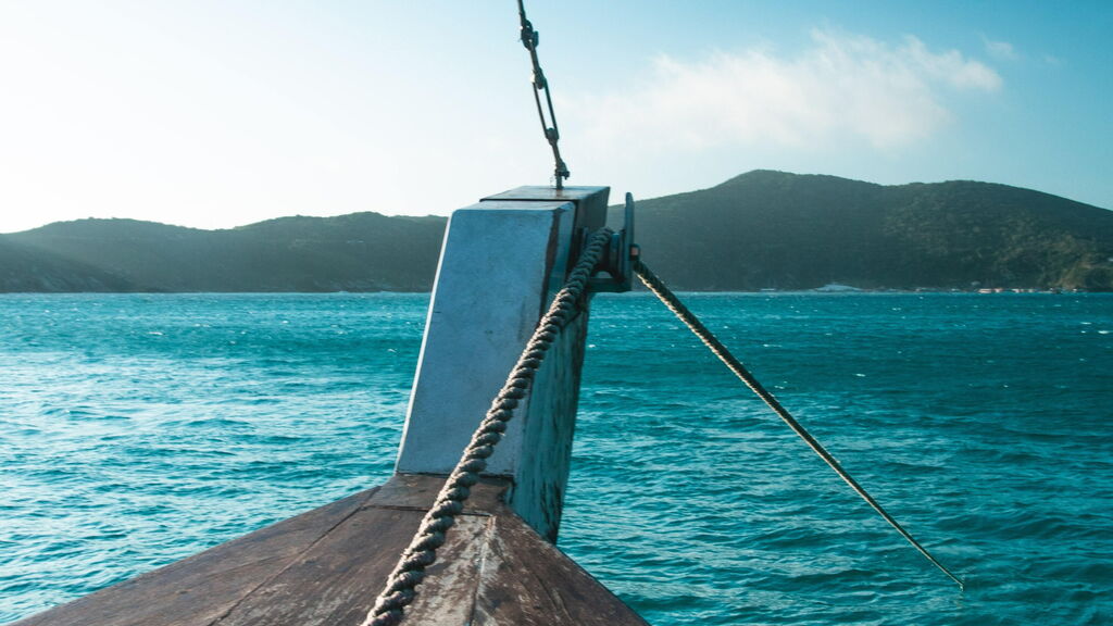 Boat wedding in Sardinia sailing ship