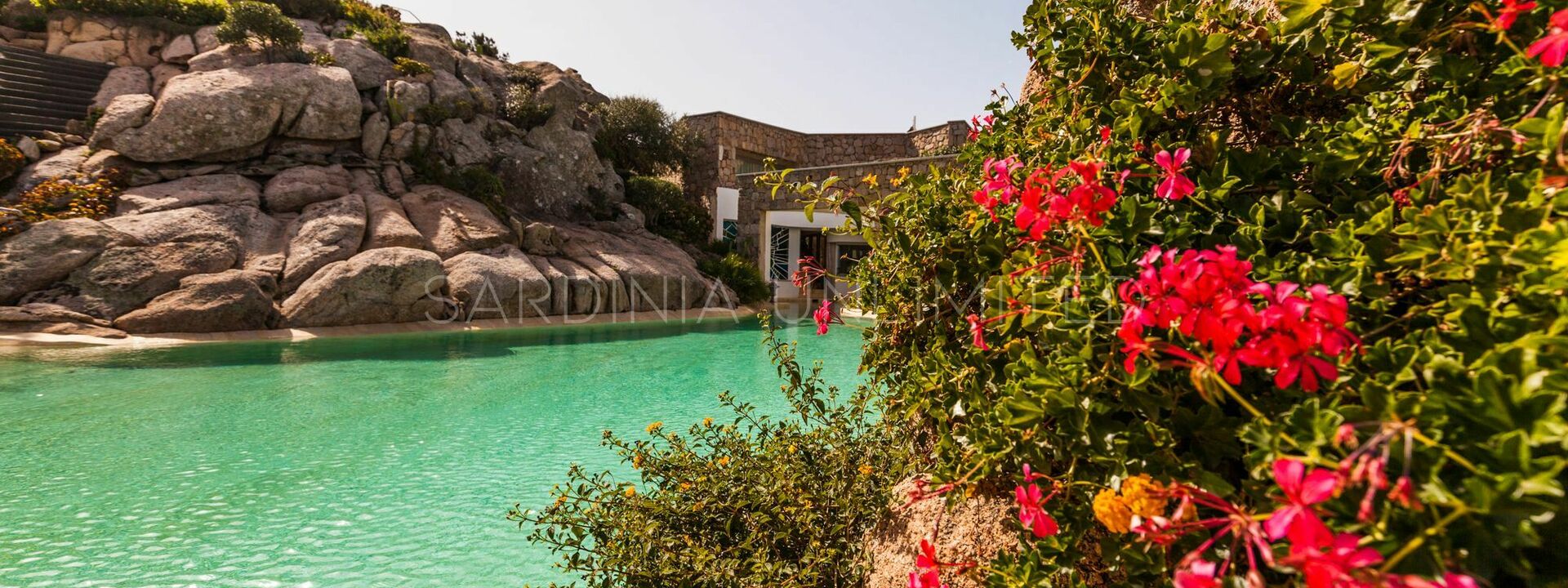 Villa Ephelia: bassin, Extérieur