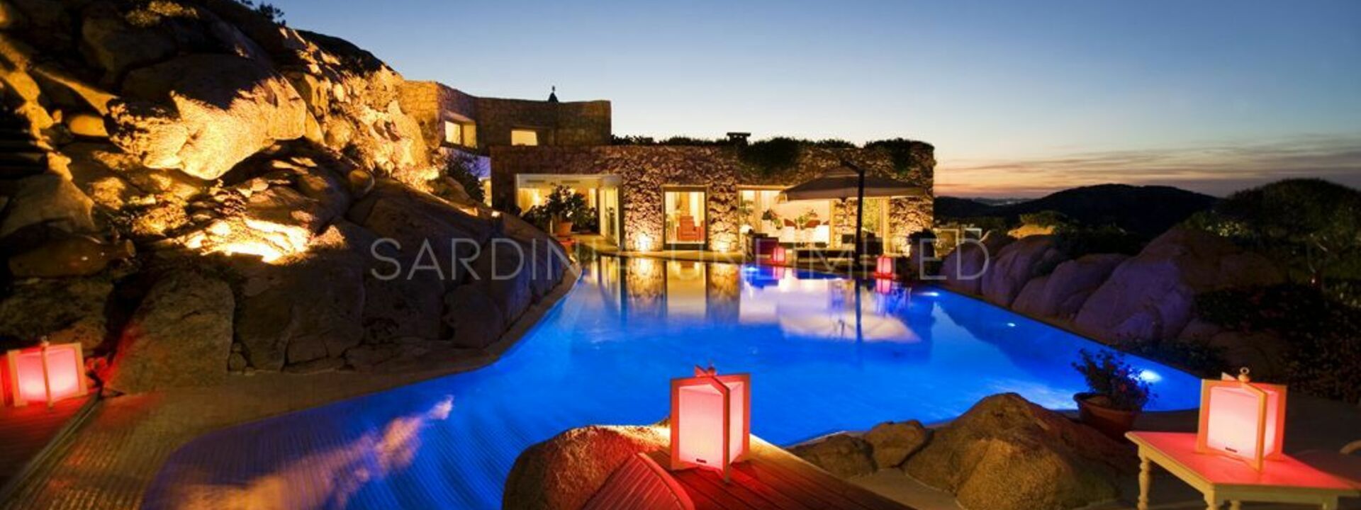 Villa Ephelia: bassin, Extérieur