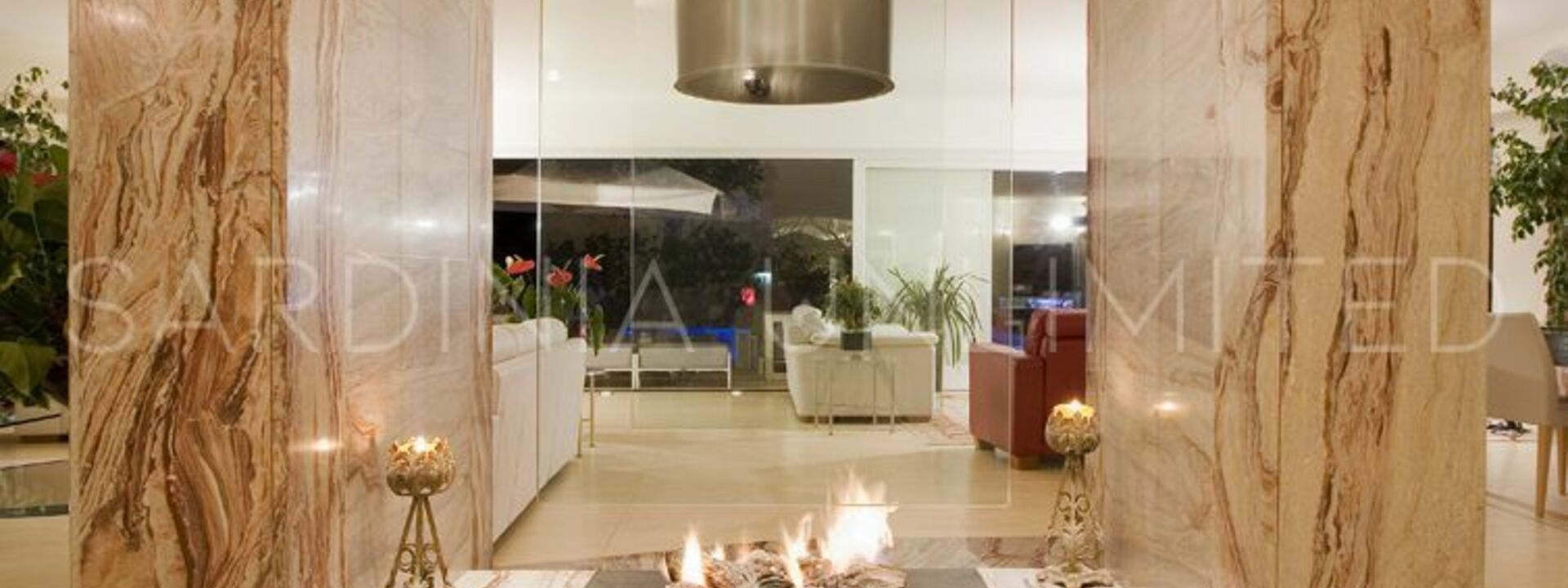 Villa Ephelia: Salle à manger, Salon