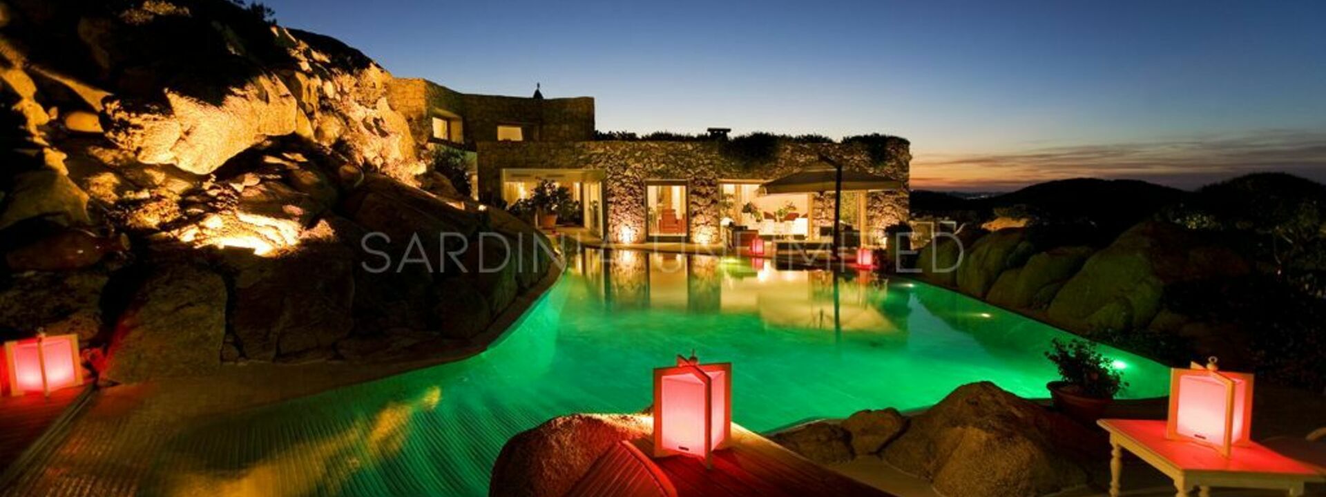 Villa Ephelia: bassin, Extérieur