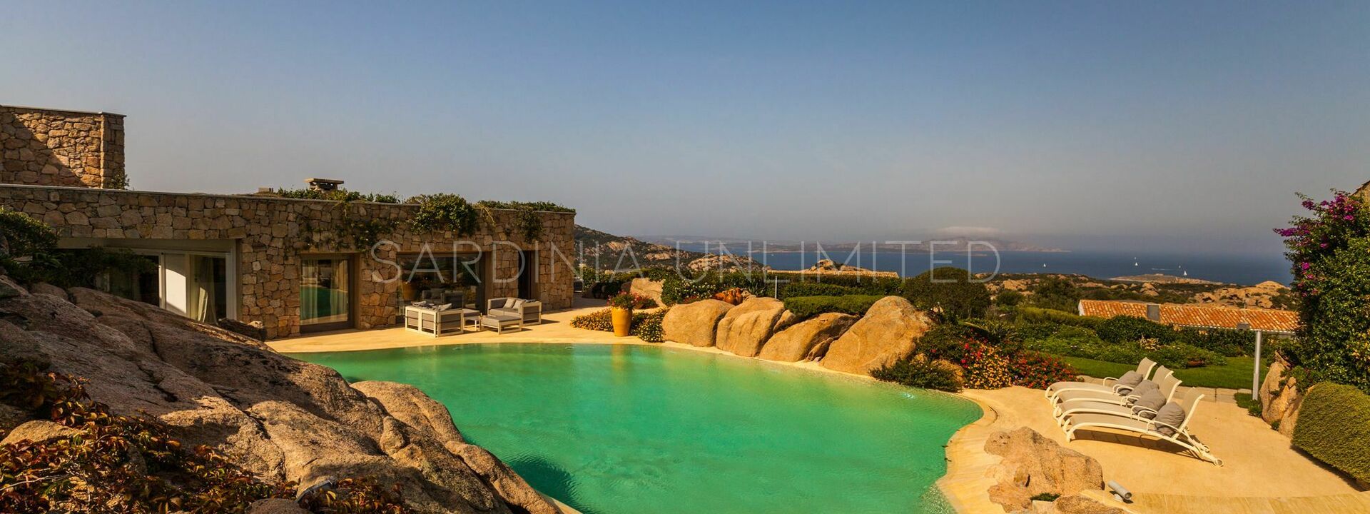 Villa Ephelia: bassin, Extérieur