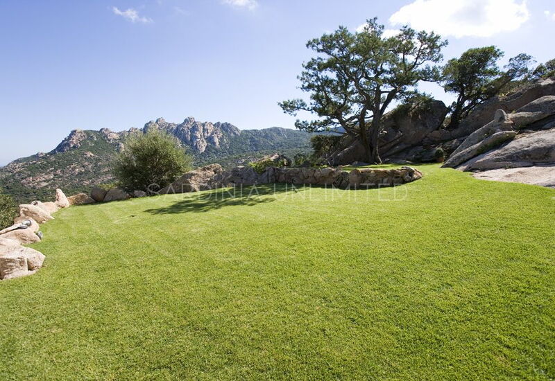 Villa Ephelia: Holiday villa in Porto Cervo with swimming pool and garden