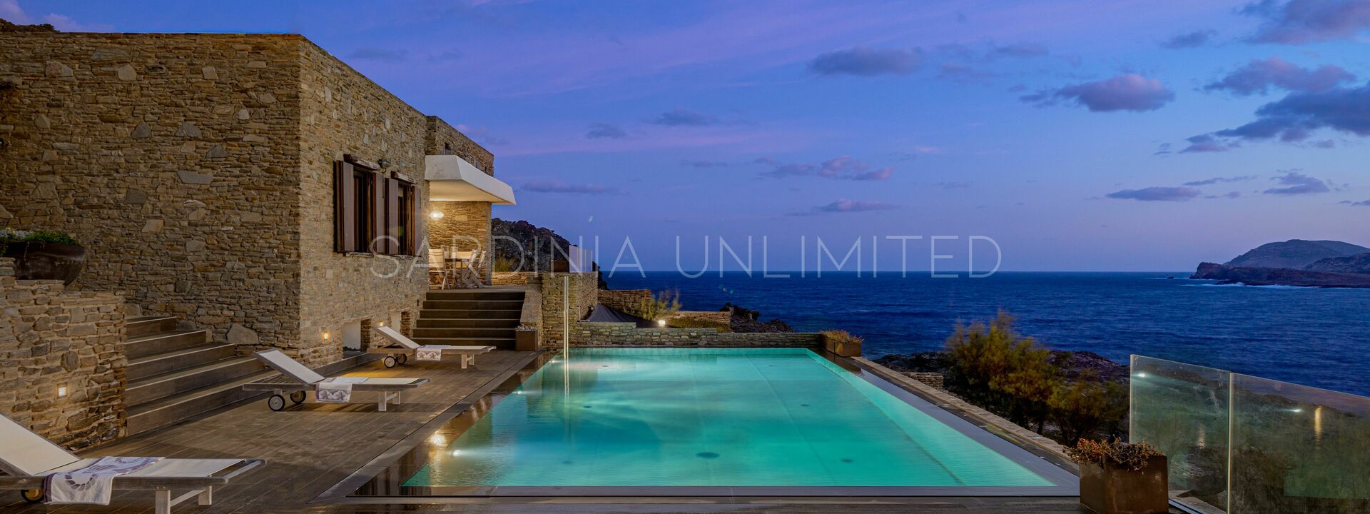 Villa Linayre: Piscina, Vista Panoramica