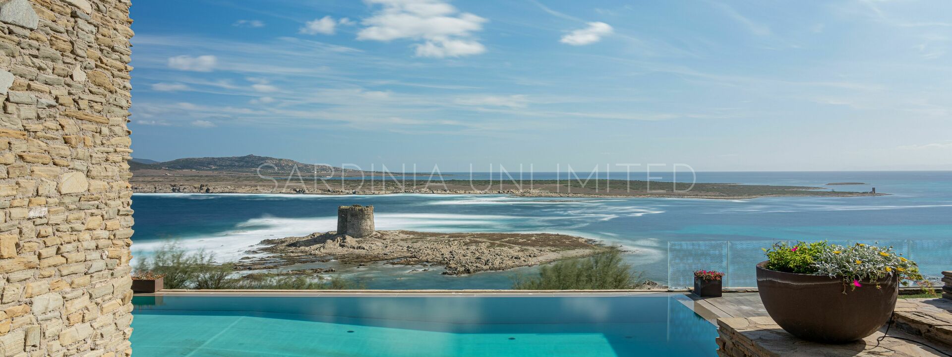 Villa Linayre: Piscina, Vista Panoramica