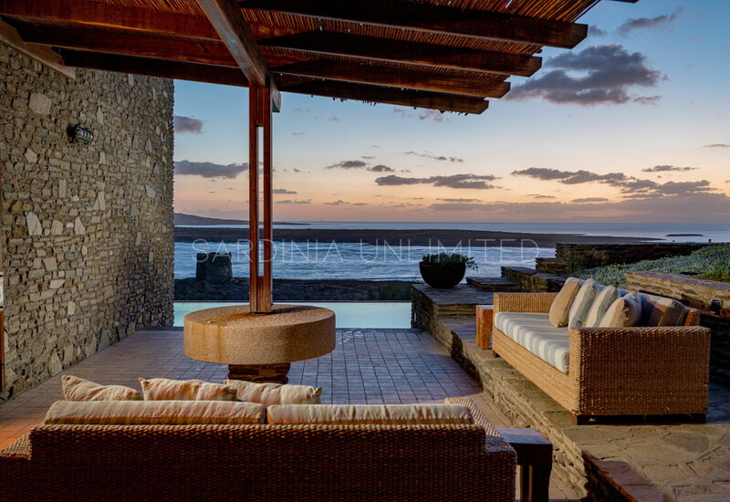 Villa Linayre: Balcony / Terrace / Patio, Building Exterior