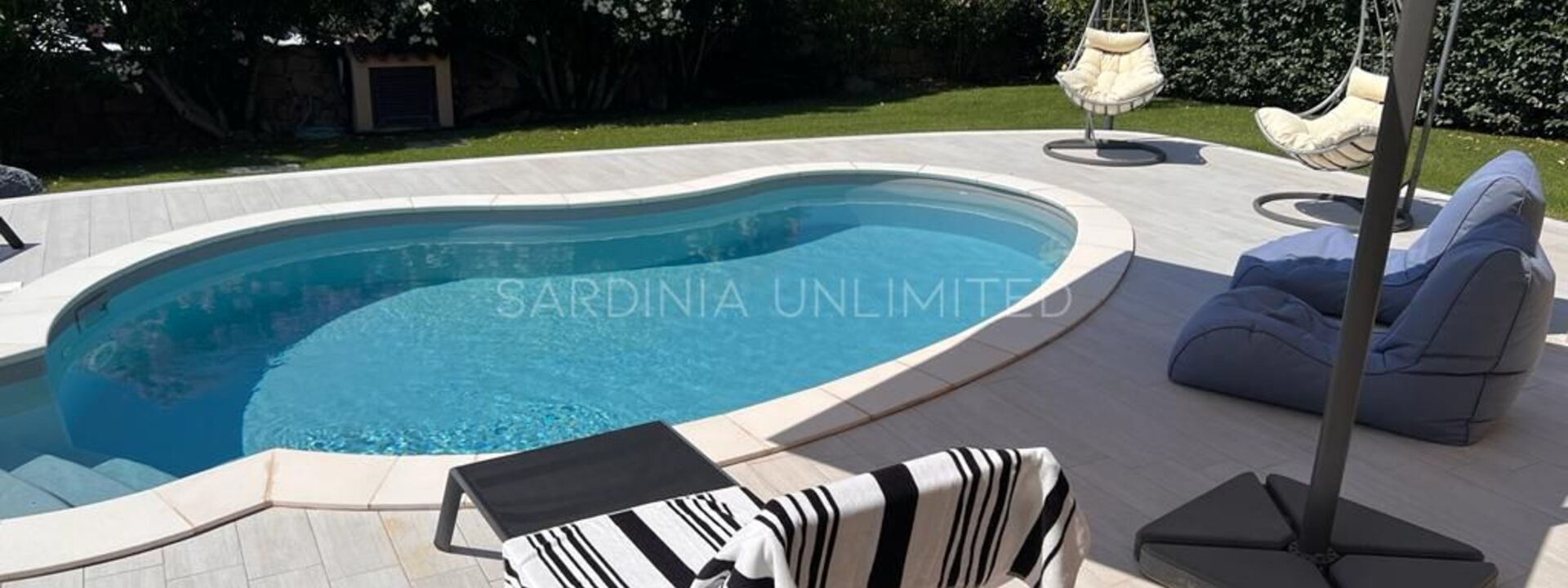 Villa Carula: bassin, Extérieurs