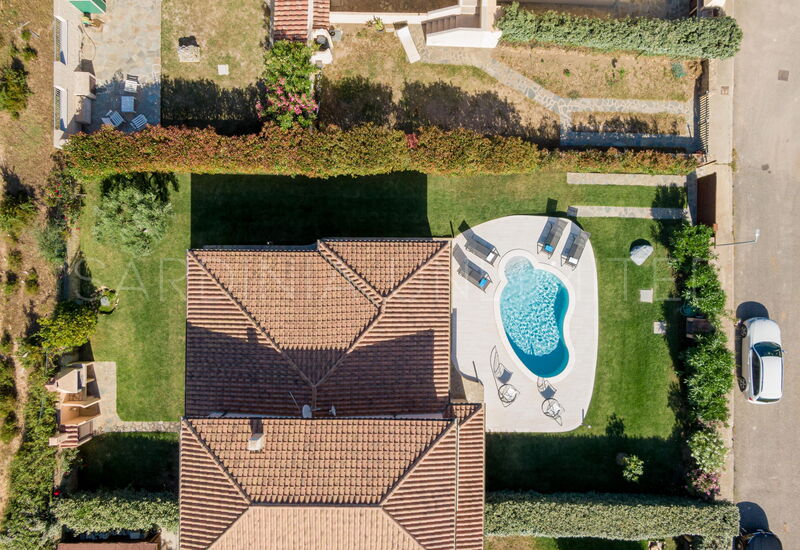 Villa Carula: Buitenkanten, Buitenshuis, zwembad