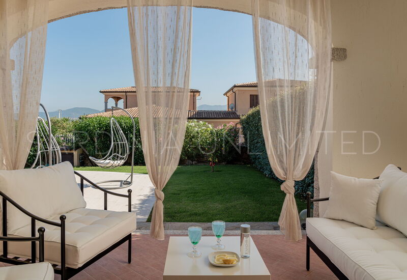 Villa Carula: Balkon / terras / patio, Buitenshuis, Tuin, zwembad