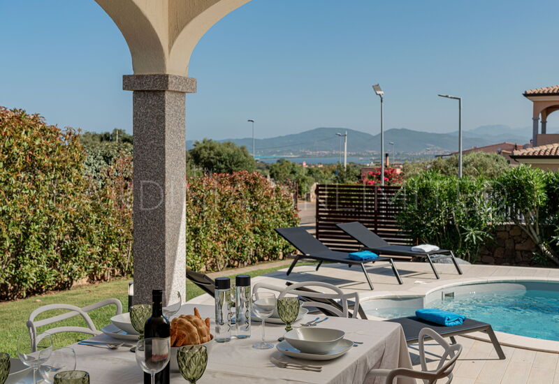Villa Carula: Villa Carula: Villa for rent Garden Lu Impostu San Teodoro