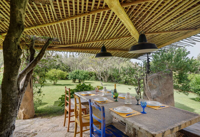 Villa Antares: holiday house in Arzachena with veranda and english lawn