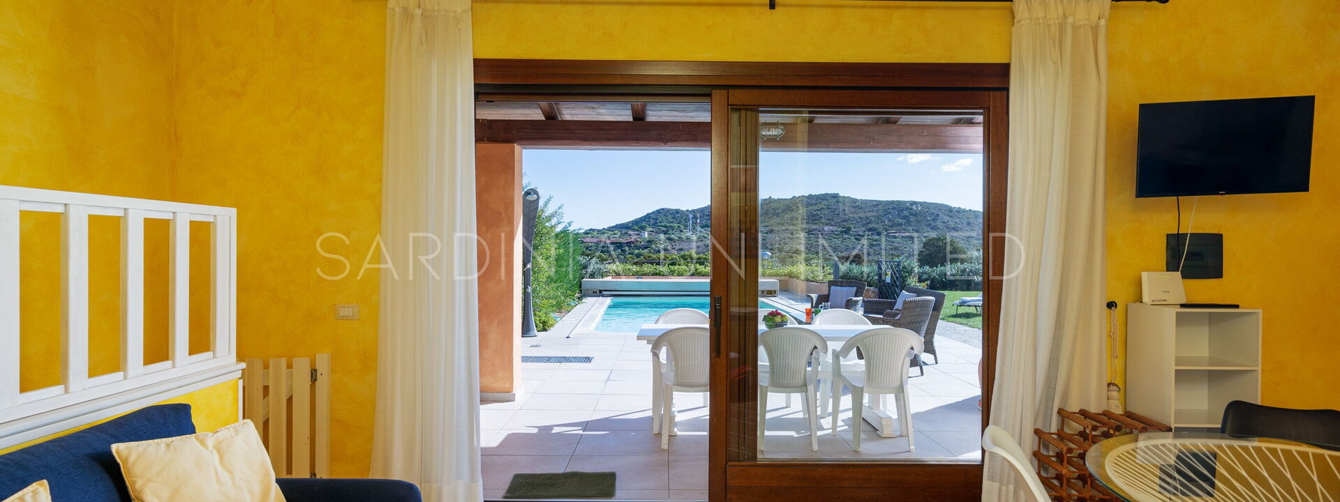 Villa Auriga: Living Room, Pool