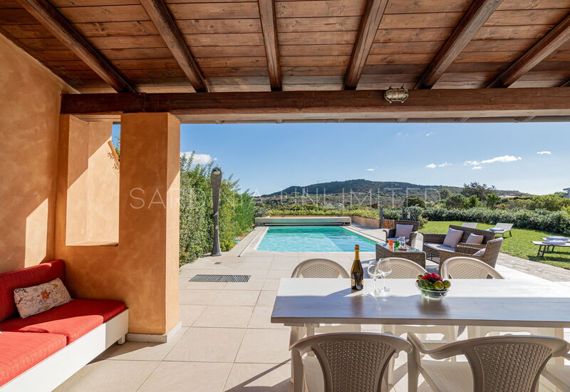Villa Auriga: Pool, Scenic View