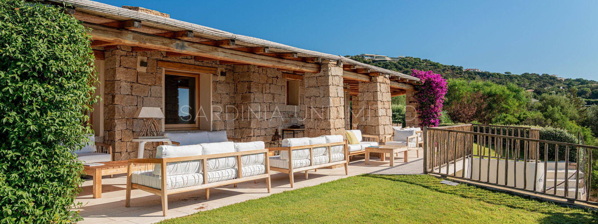 Villa Jaqueline: Private villa Sardegna English lawn