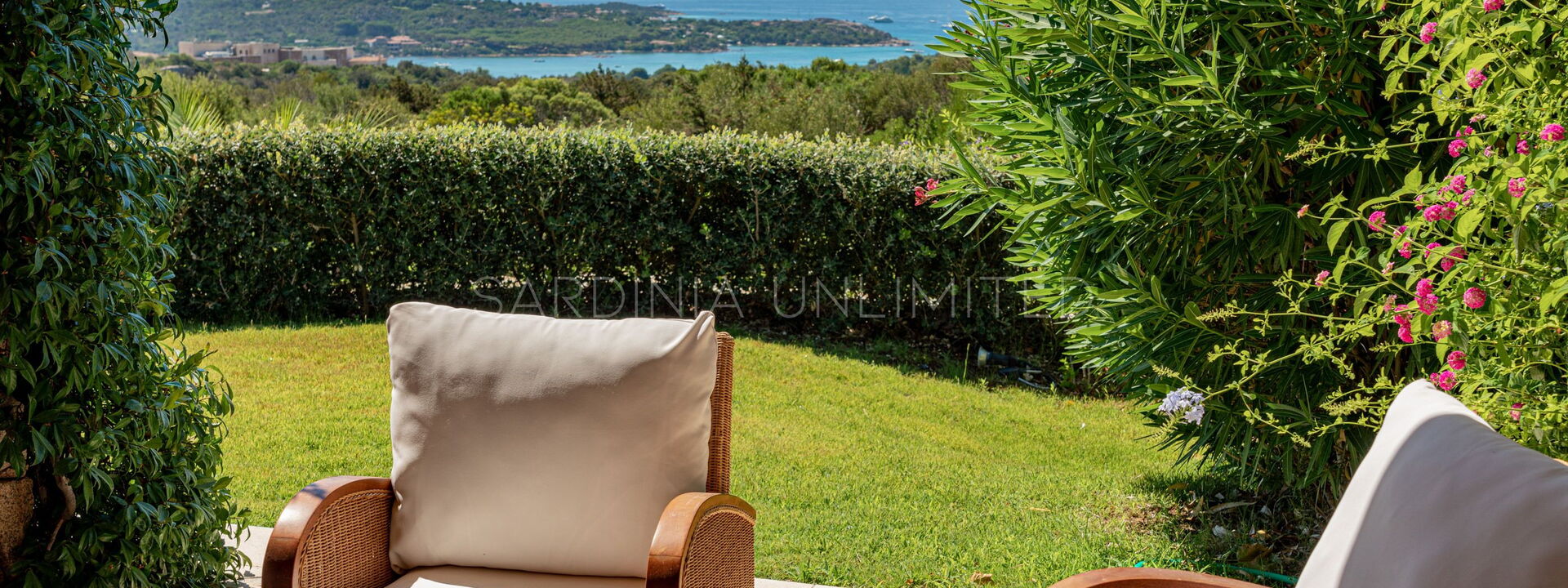 Villa Jaqueline: Private villa Sardegna English lawn sea view Sardinia