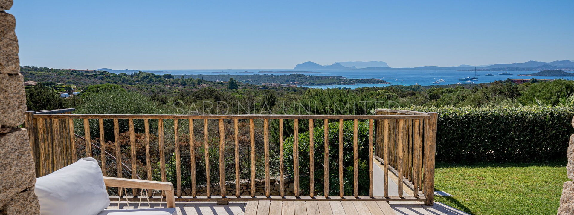 Villa Jaqueline: Private Villa sea view veranda english lawn garden Sardinia