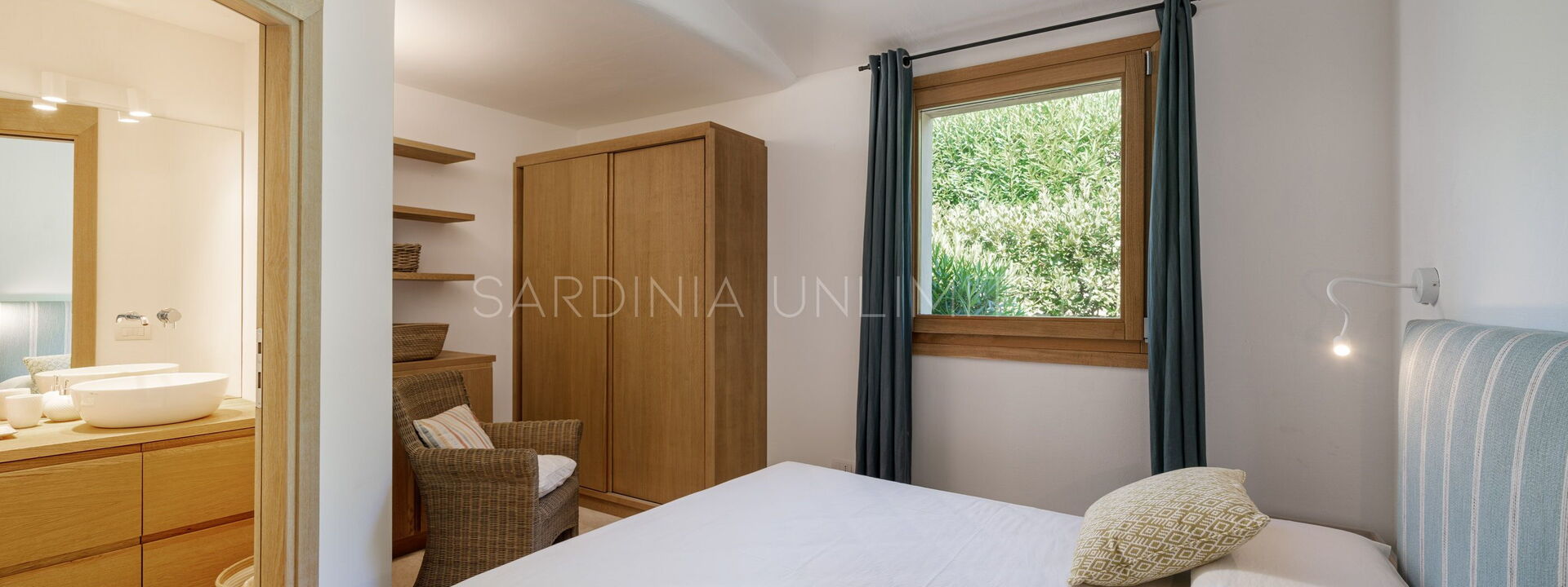 Villa Jaqueline: Private 5 double bedrooms villa sea view Sardinia