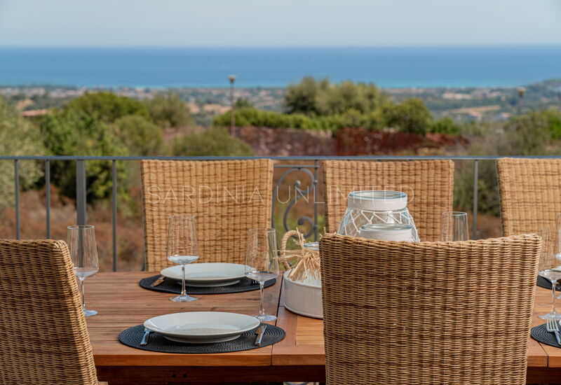 Villa Thia: holiday villa for rent with sea view sardinia
